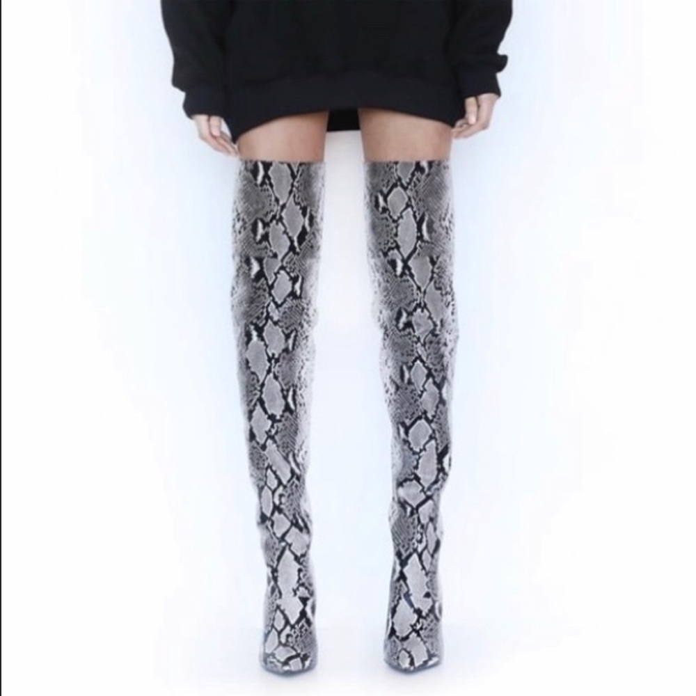 I.AM.GIA Snakeskin Snake Print Gray Thigh High Boots Size 10 Mob Wife